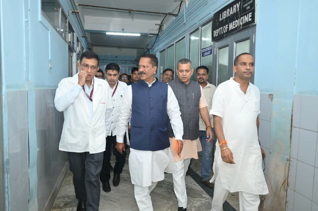 বরাকের স্বাস্থ্য পরিষেবার মানোন্নয়নে জোর, শিলচর মেডিক্যাল কলেজের ৫০০ শয্যার নতুন হাসপাতালের কাজ পরিদর্শন স্বাস্থ্যমন্ত্রীর