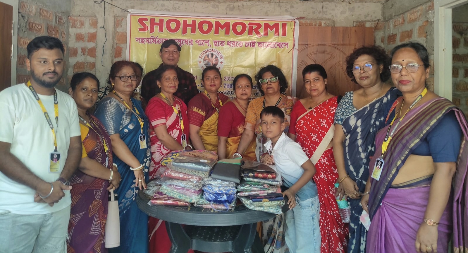 মহালয়ার আবহে সহমর্মী এনজিওর উদ্যোগ, পালইরবন্দে শতাধিক দরিদ্র মানুষের পাশে বস্ত্র বিতরণ