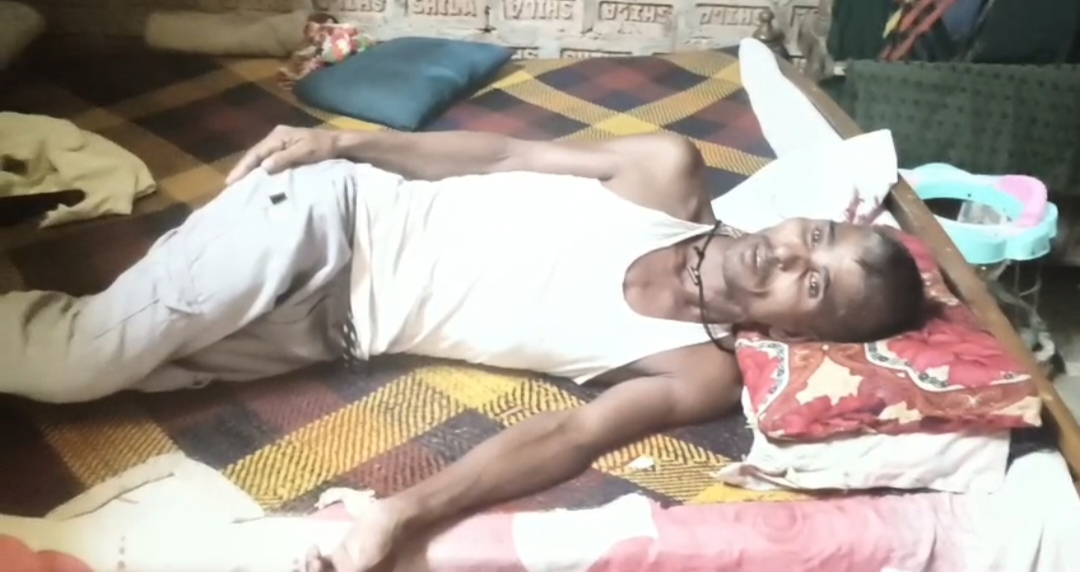 গলার ক্যানসারে শয্যাশায়ী উদারবন্দের দিনমজুর বাবুল, উন্নত চিকিৎসার জন্য পরিবারের আর্থিক সাহায্যের আবেদন